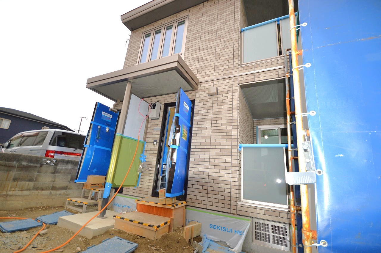 玄関　建築中（6月末完成予定）