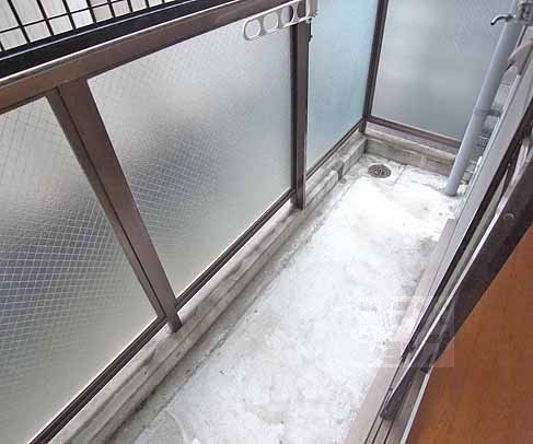 バルコニー　日当たりいいベランダ