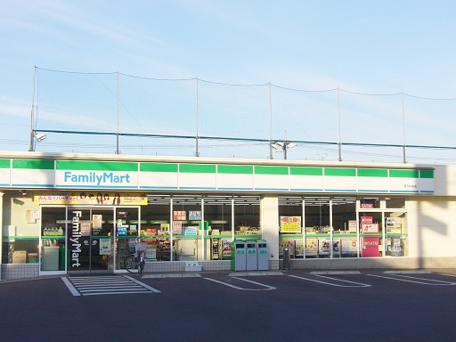 コンビニ　ファミリーマート登戸中央店（コンビニ）まで137m