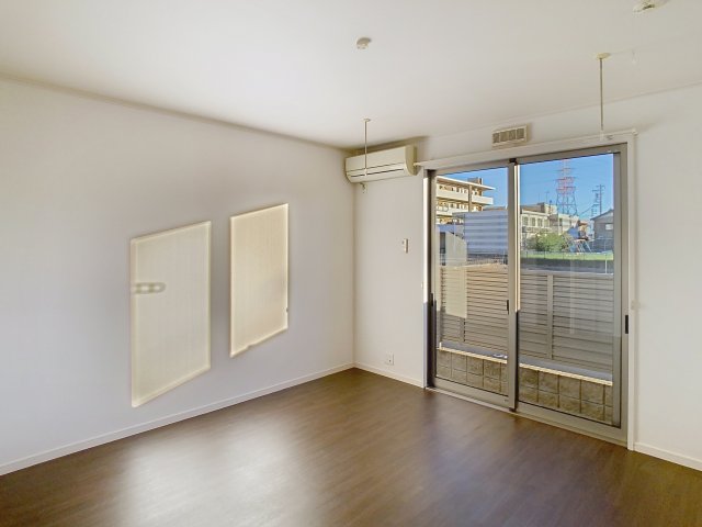 居室・リビング　掲載写真は同型モデルを掲載しており実際のお部屋と仕様等が異な