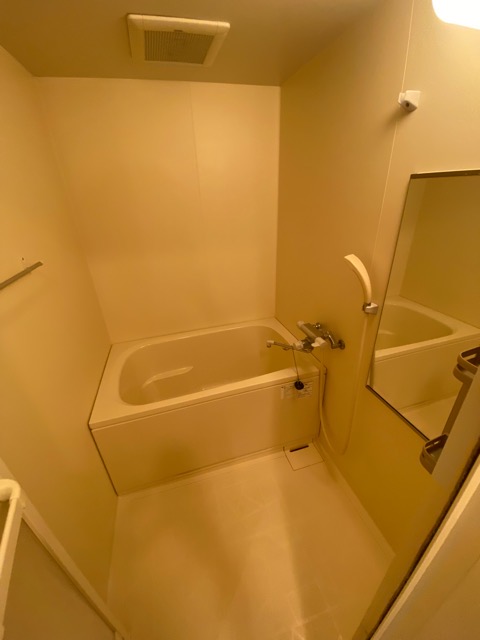 バス・シャワールーム　シンプルで機能的なユニットバスです♪