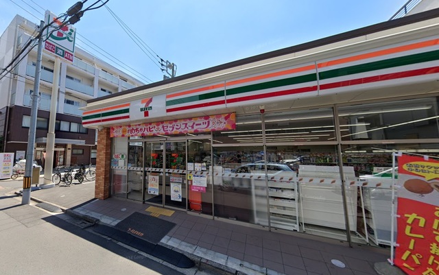 コンビニ　セブンイレブン北浦和駅東店（コンビニ）まで72m