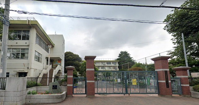 小学校　さいたま市立常盤小学校（小学校）まで898m