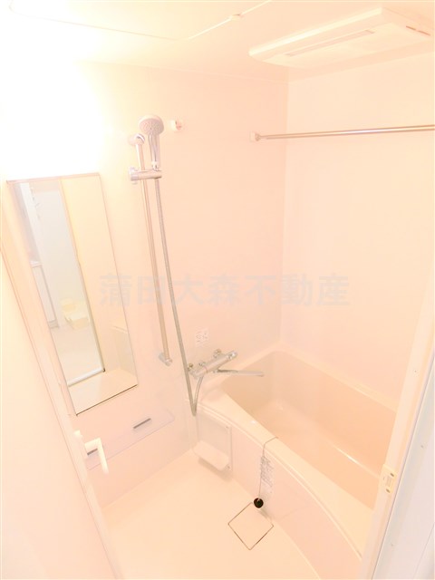 バス・シャワールーム　浴室乾燥機付きのバスルーム　お風呂