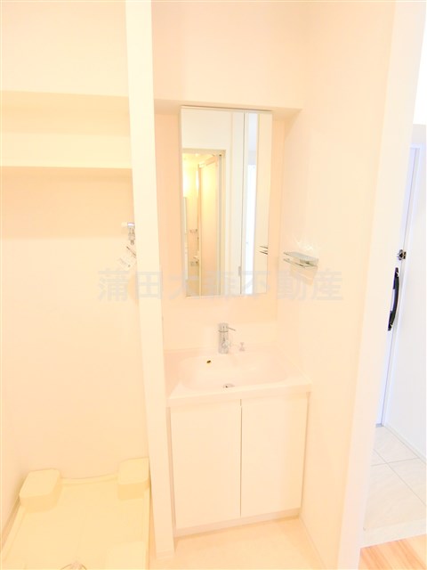 洗面設備　独立洗面台　洗面脱衣所　棚付きの洗濯機置き場