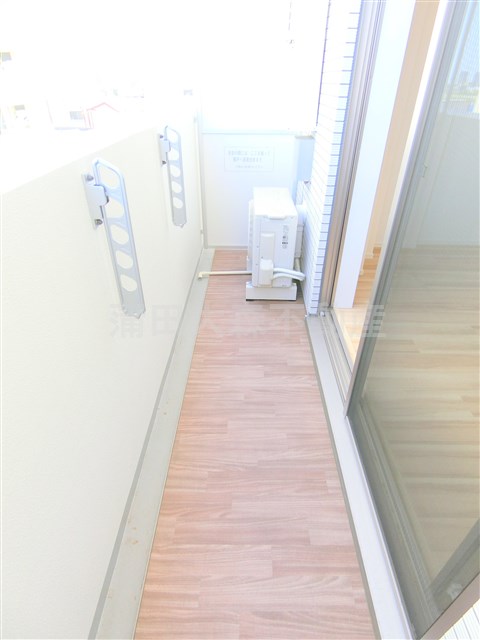 バルコニー　物干し金具付きのバルコニー