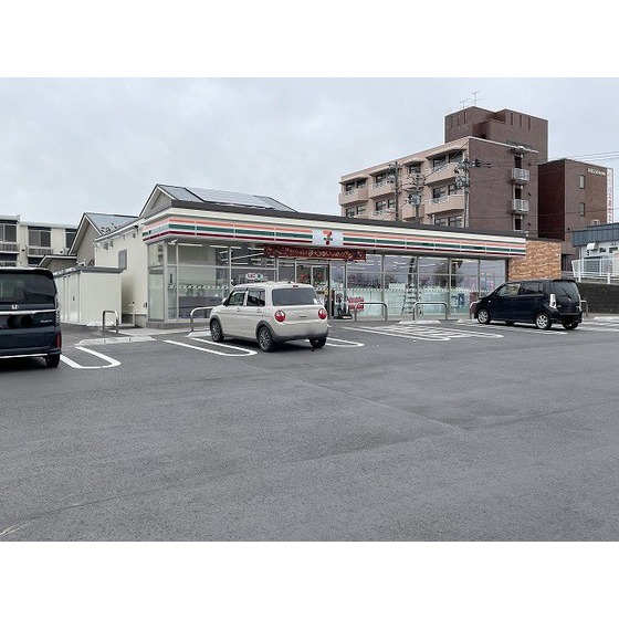 コンビニ　セブンイレブン仙台泉ヶ丘３丁目店（コンビニ）まで210m