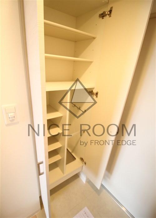 玄関　エスリード新大阪SOUTH シューズボックス