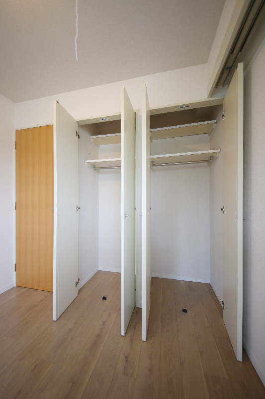 収納　各居室にはクローゼット／同タイプ参考写真