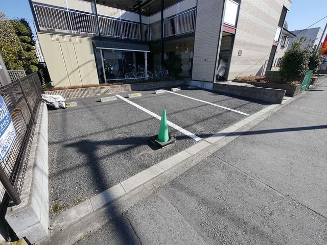 駐車場　敷地内駐車場