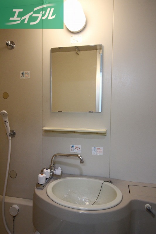 洗面設備　同物件別部屋の写真です