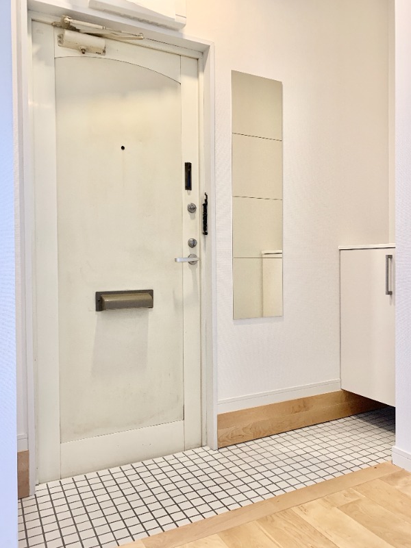 玄関　全身鏡で朝出る前にチェック♪