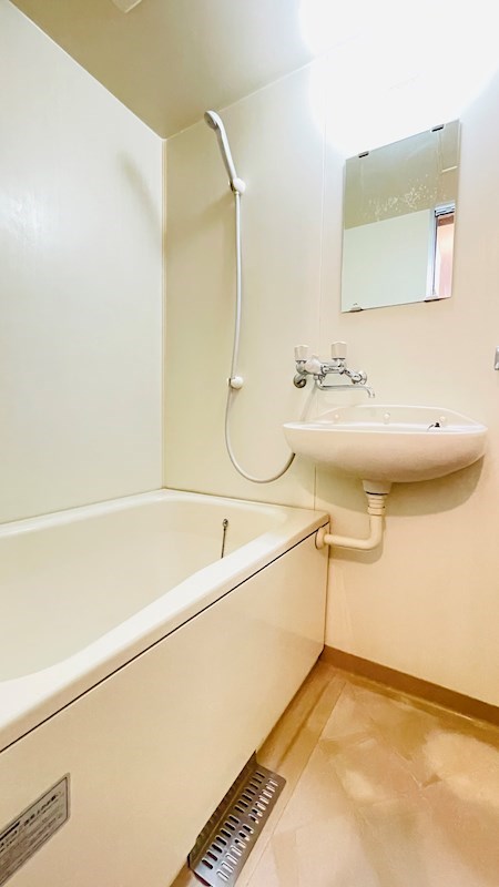 バス・シャワールーム　当物件の参考写真です。