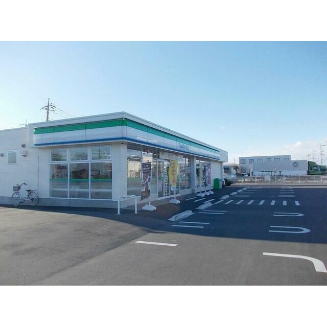 コンビニ　ファミリーマートさくら卯の里店（コンビニ）まで710m