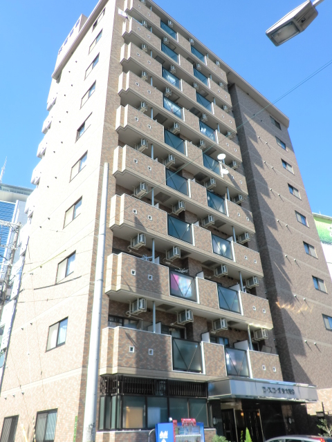 建物外観　背の高いマンションです。