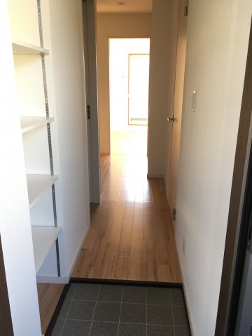 玄関　収納もある玄関です