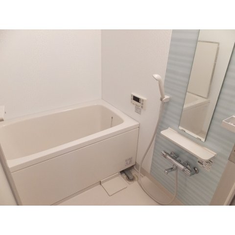 バス・シャワールーム　コンパクトで使いやすいお風呂です