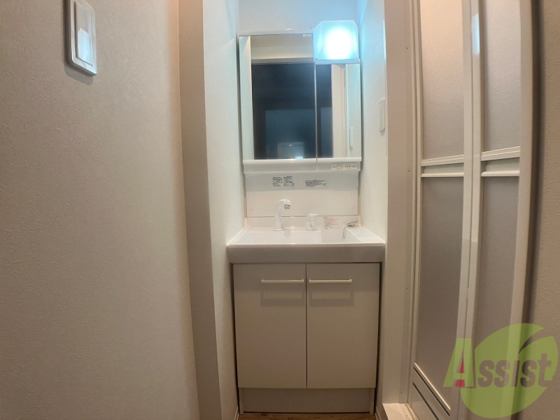 洗面設備　独立洗面台です。大きくてよいですね。シャンプーもできます！