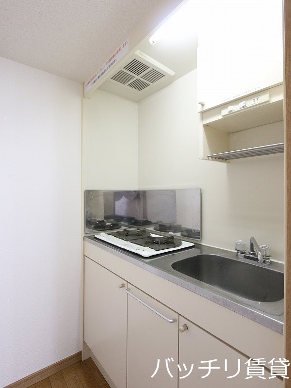 キッチン　※同マンション別部屋写真のため、現状優先。