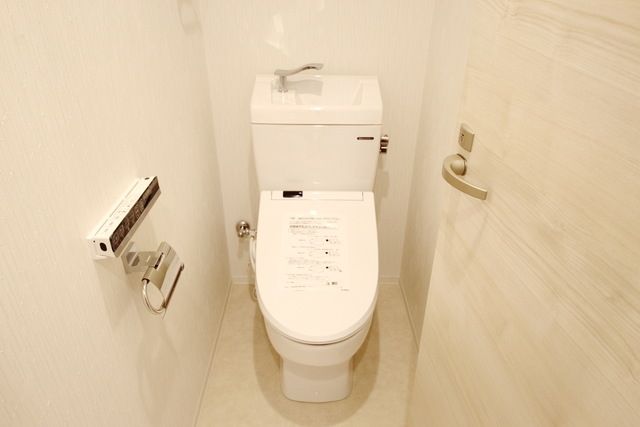 トイレ　★温水洗浄便座付きのお手洗いです★