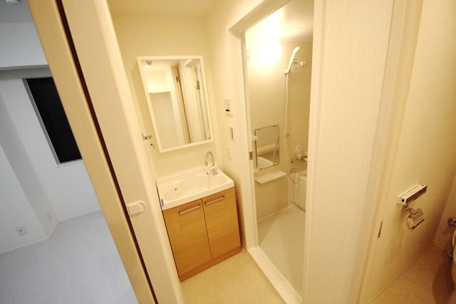 洗面設備　★朝の身支度が楽な独立洗面台です★