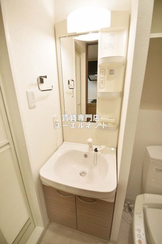 洗面設備　清潔感ある独立洗面台で毎日気持ちよく♪