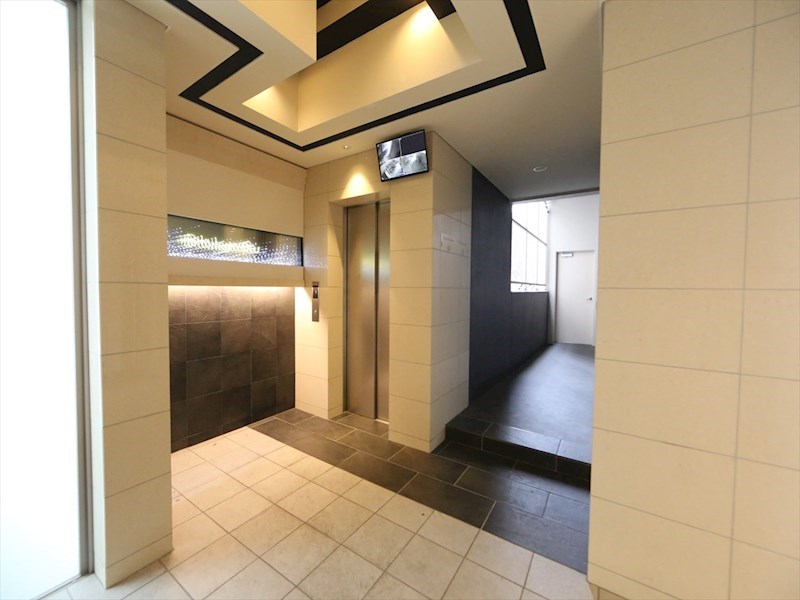 エントランス　エントランス　オートロック　防犯カメラ