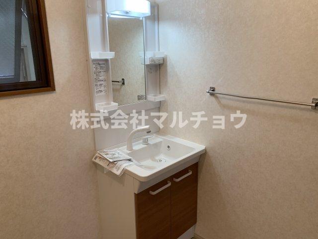 洗面設備　独立洗面台、朝の身支度には欠かせません