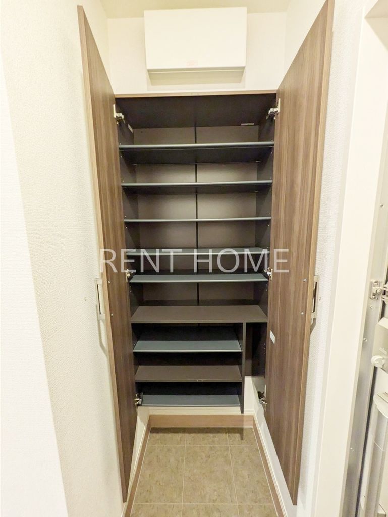 玄関　シューズボックスあります