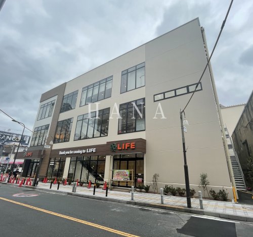 スーパー　ライフ　梅島駅前店（スーパー）まで495m