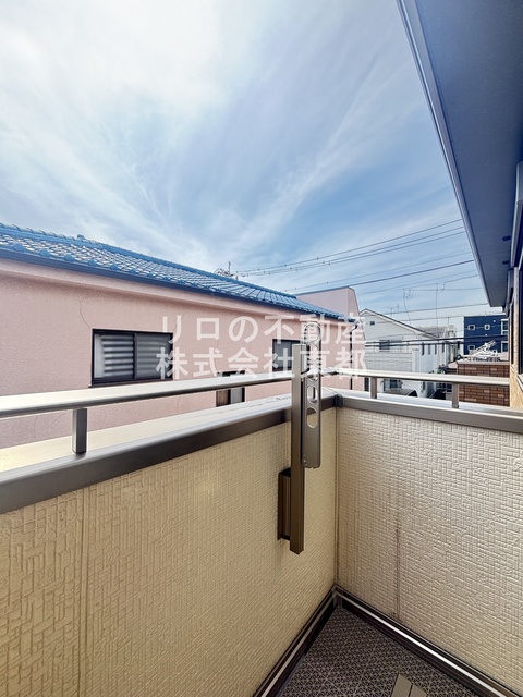 バルコニー　お天気のいい日は洗濯物も気持ちよく干せますね！