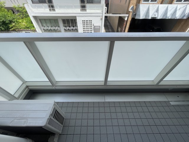 バルコニー　同物件別号室のものです