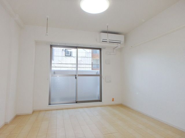 その他部屋・スペース　★照明・エアコン・室内物干し付き★