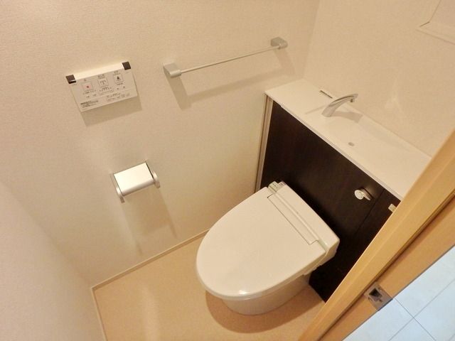 トイレ　★シャワートイレ★