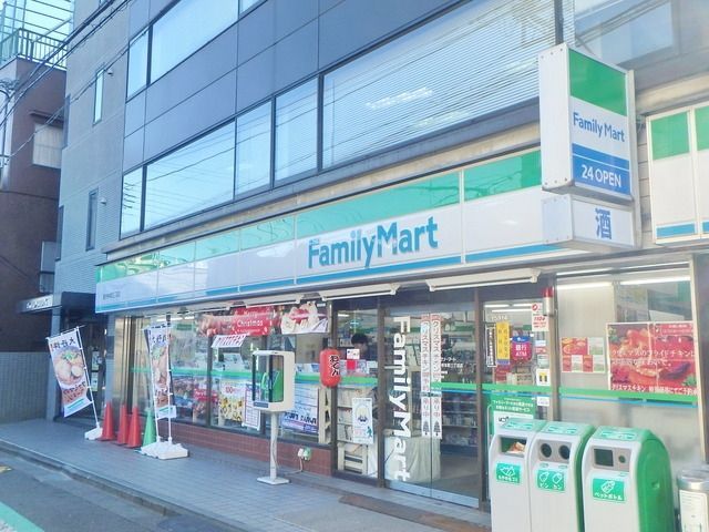 コンビニ　ファミリーマート（コンビニ）まで30m