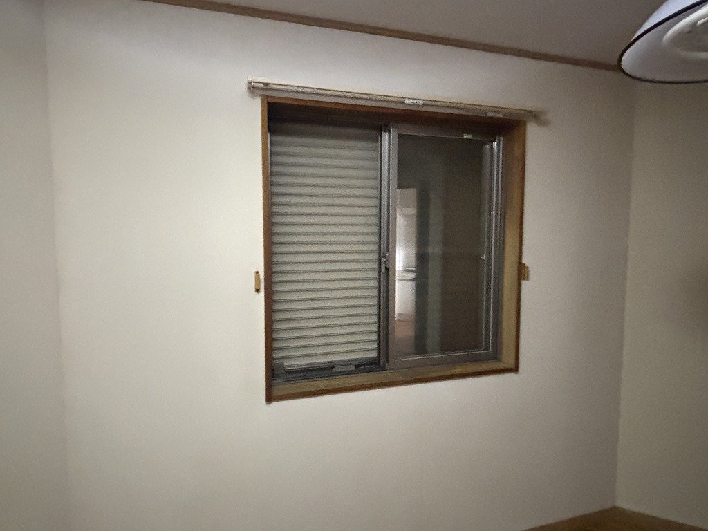 バルコニー　留守時も安心のシャッター雨戸