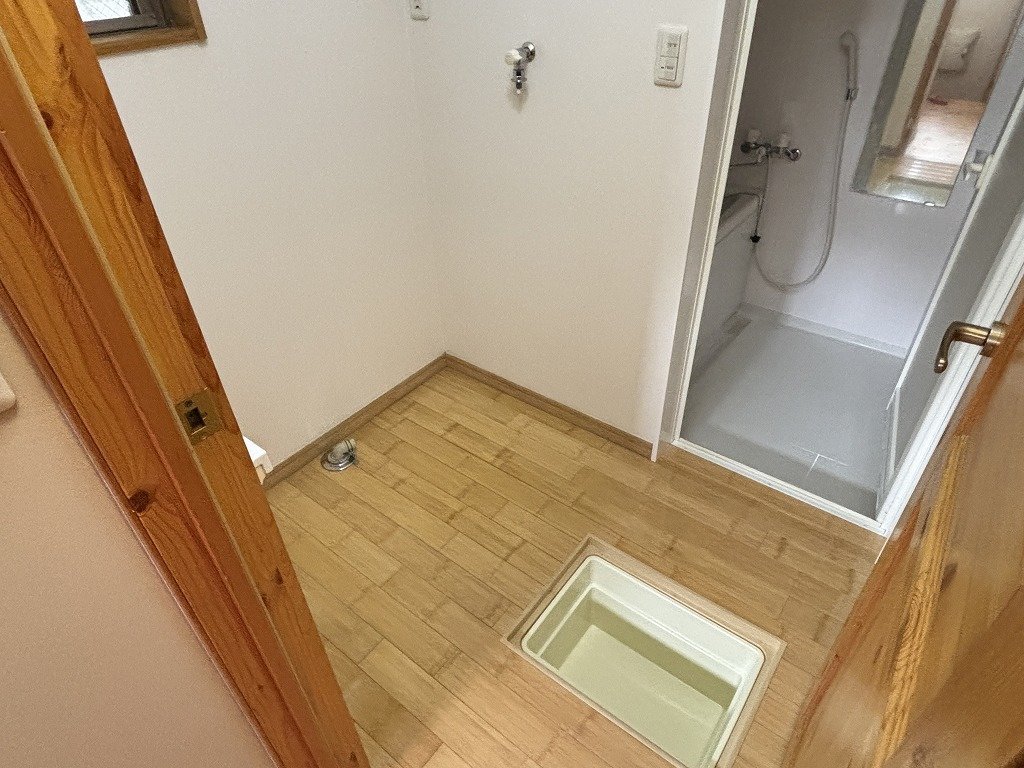 その他設備　室内洗濯機置場　床下収納あり