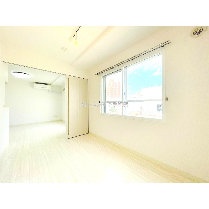 その他部屋・スペース　寝室も白で統一させています！