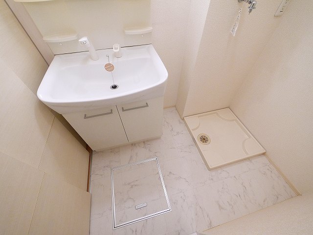 洗面設備　ゆったりとスペースのある洗面所