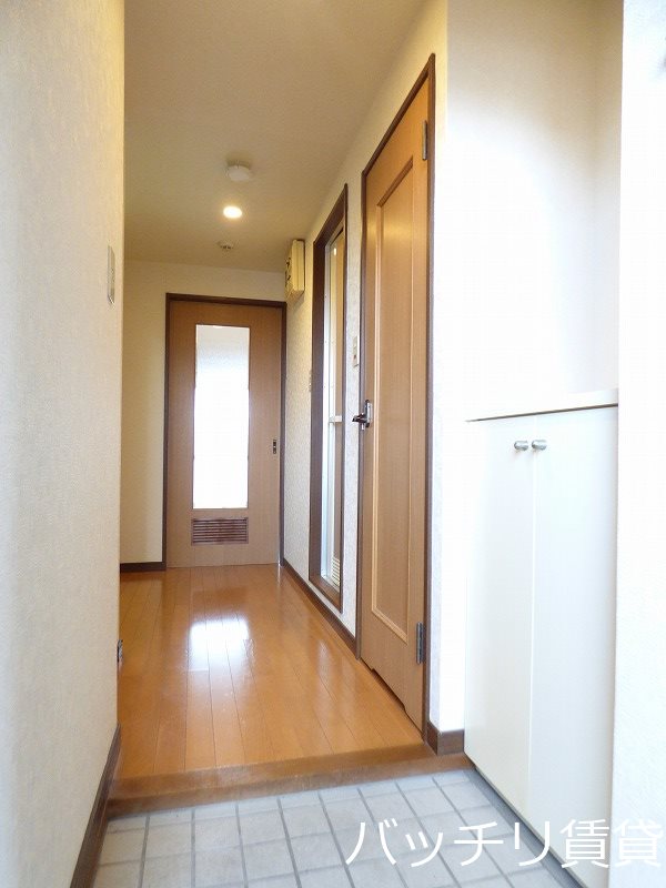 玄関　別号室タイプの為、現状を優先致します。