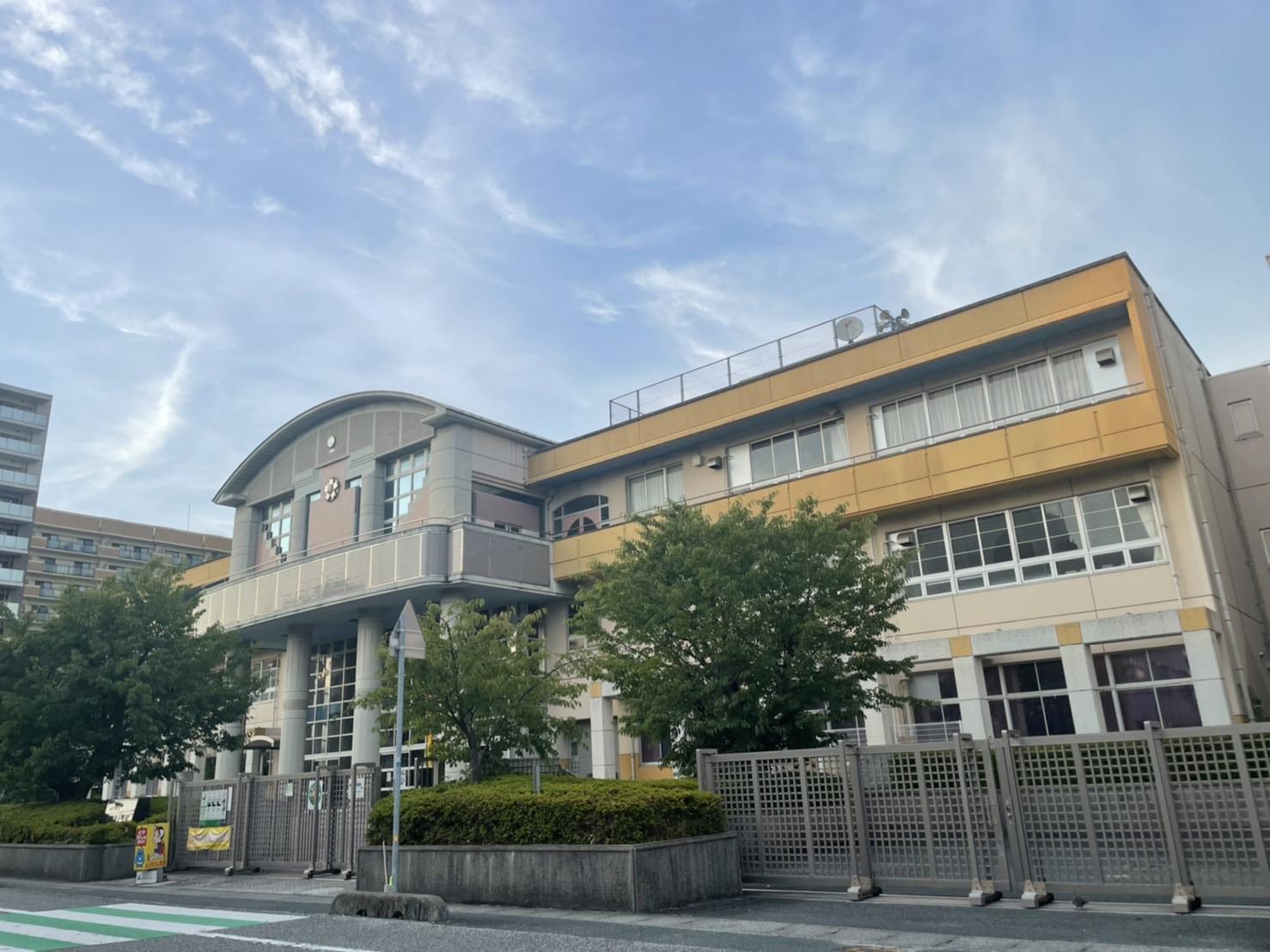 小学校　山口市立小郡南小学校（小学校）まで565m