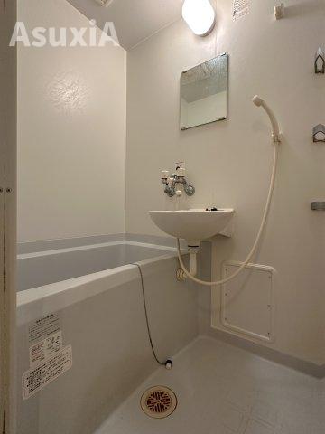 バス・シャワールーム　別タイプのお部屋の写真です