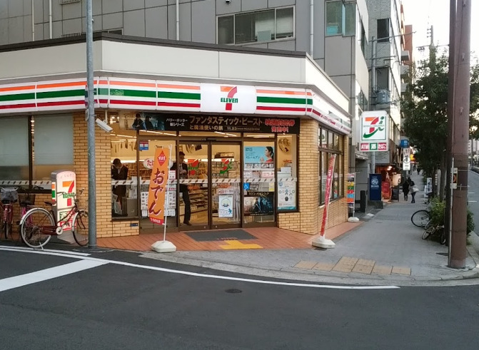 コンビニ　セブンイレブン 大阪谷町9丁目店（コンビニ）まで373m