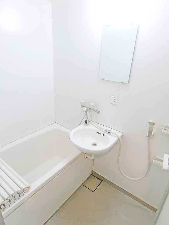 バス・シャワールーム　同間取り別部屋の写真です