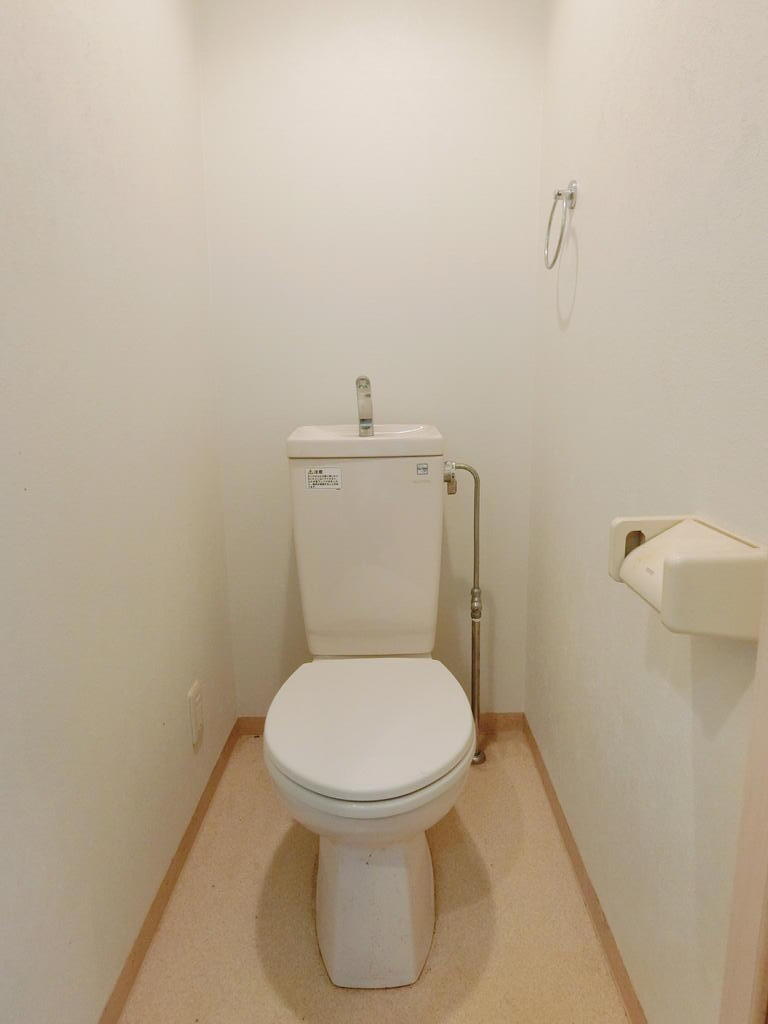 トイレ　同間取り別部屋の写真です