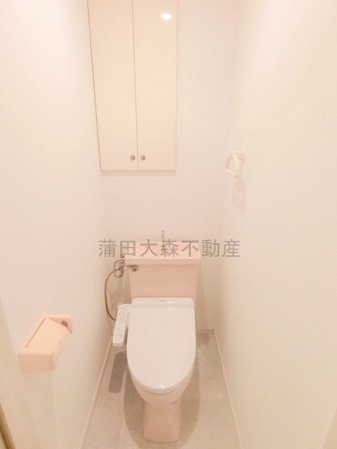 トイレ　温水洗浄便座付きのトイレ