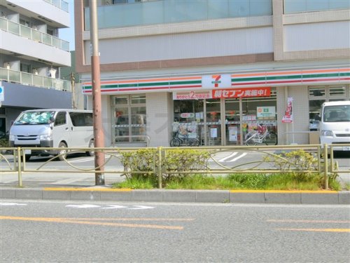 コンビニ　セブン-イレブン 大田区東六郷２丁目店（コンビニ）まで360m