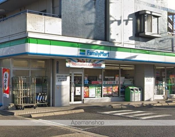 コンビニ　ファミリーマート（コンビニ）まで691m