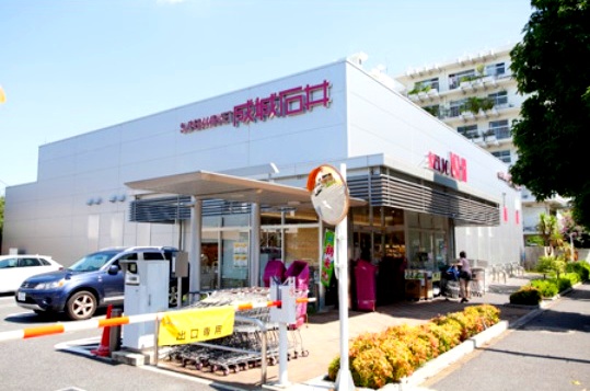 スーパー　成城石井 柿の木坂店（スーパー）まで592m