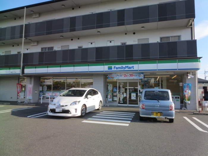 コンビニ　ファミリーマート東春田一丁目店（コンビニ）まで678m